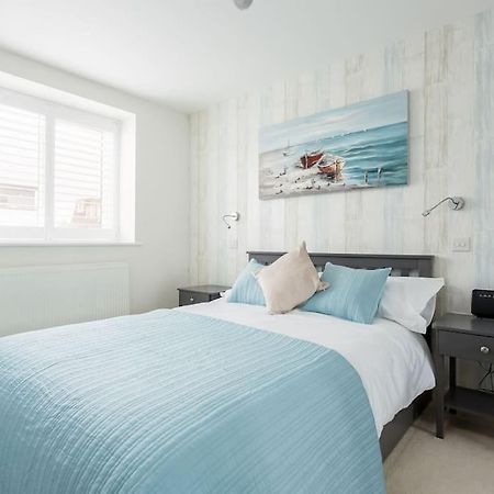 Stunning 2 Bed Apartment, Fabulous Sea View & 2 Minutes To Beach With Parking Bournemouth Exterior photo