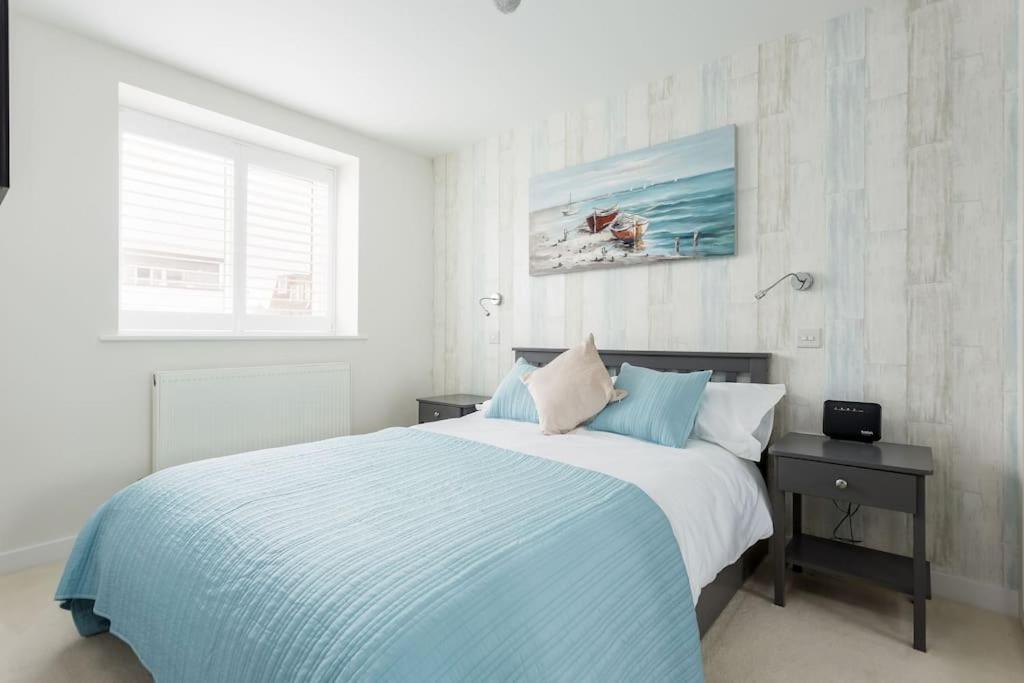 Stunning 2 Bed Apartment, Fabulous Sea View & 2 Minutes To Beach With Parking Bournemouth Exterior photo
