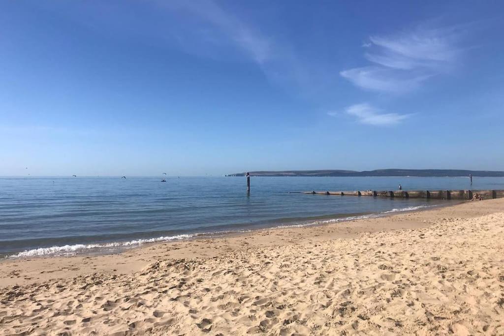 Stunning 2 Bed Apartment, Fabulous Sea View & 2 Minutes To Beach With Parking Bournemouth Exterior photo